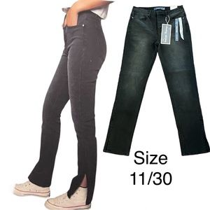 11/30 Indigo Rising High Rise
Slim Straight Fit Jeans Black Wash